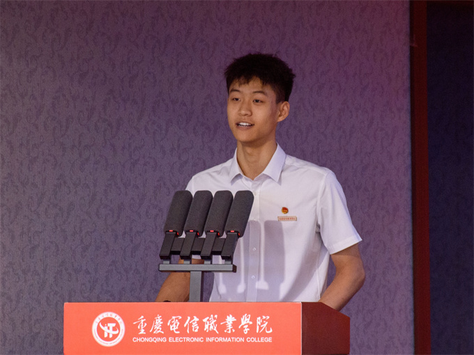 毕业生代表发言.jpg