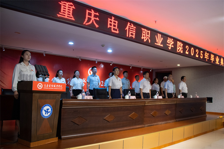 奏唱国歌.jpg