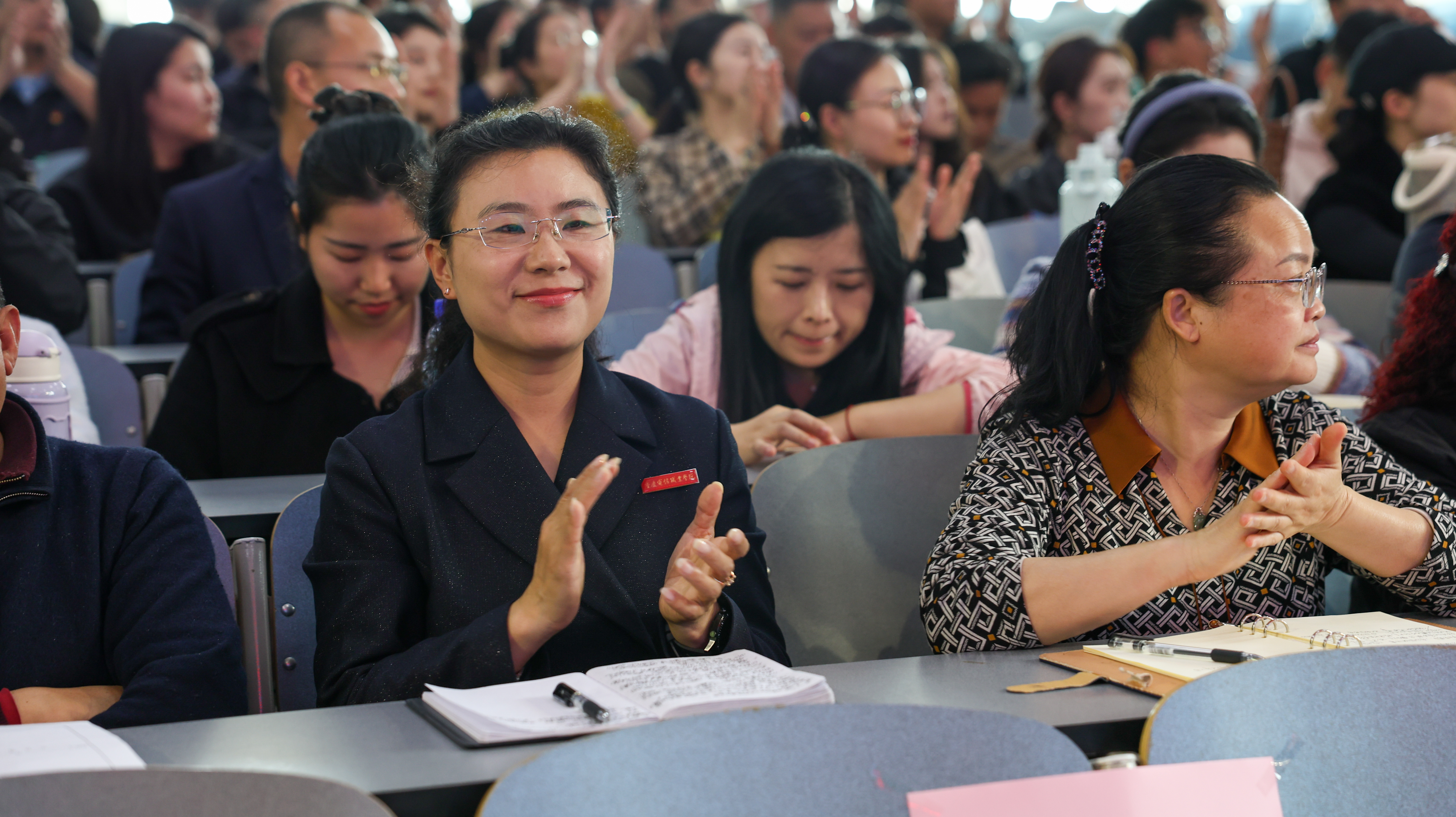 校领导.jpg 校领导.jpg